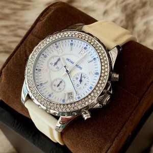 NWT Michael Kors Chronograph Date White Rubber Strap Women's Watch MK5389